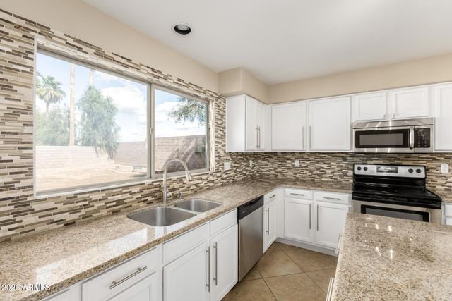 10352 W PRIMROSE Drive, Avondale, AZ 85392