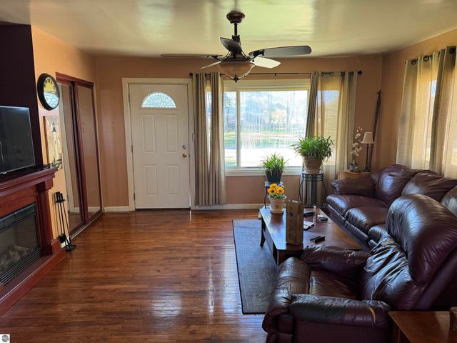 909 Farnsworth, Oscoda, MI 48750