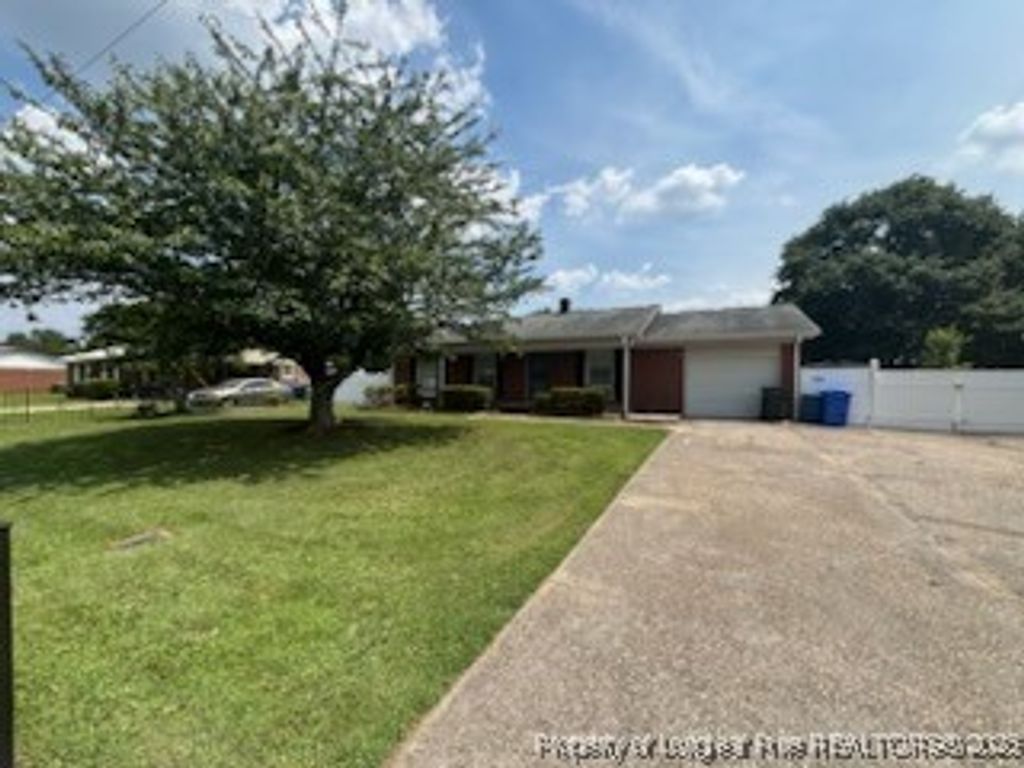 1447 Gairloch Drive, Fayetteville, NC 28304