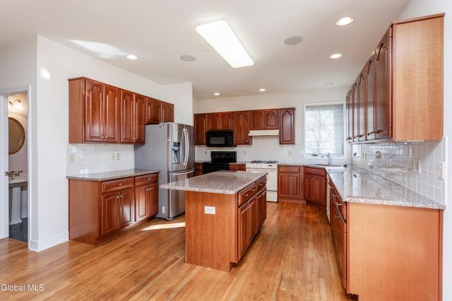 4 Hilander Drive, Colonie, NY 12211