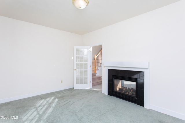 4 Hilander Drive, Colonie, NY 12211