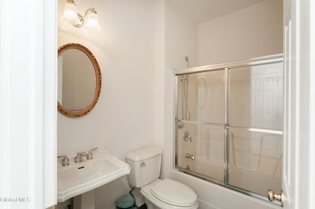 4 Hilander Drive, Colonie, NY 12211