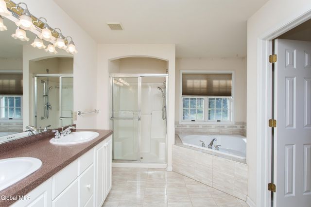 4 Hilander Drive, Colonie, NY 12211