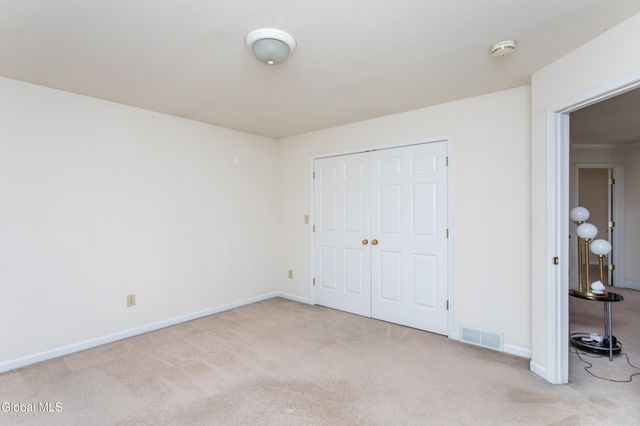 4 Hilander Drive, Colonie, NY 12211