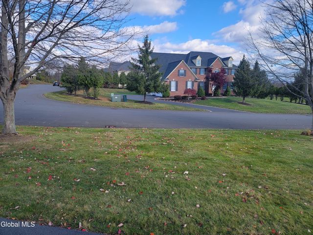 4 Hilander Drive, Colonie, NY 12211