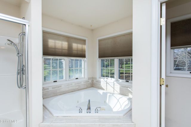 4 Hilander Drive, Colonie, NY 12211