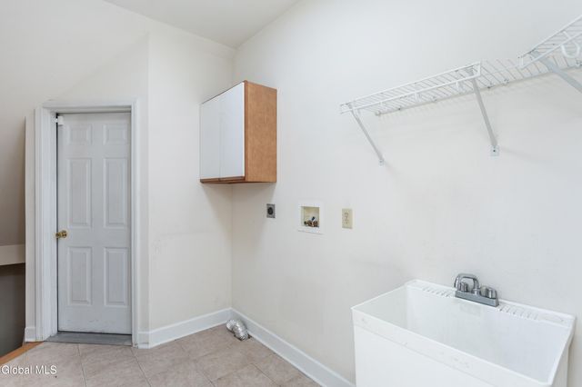 4 Hilander Drive, Colonie, NY 12211