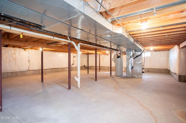 4 Hilander Drive, Colonie, NY 12211