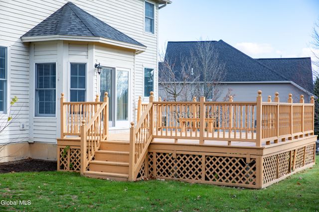 4 Hilander Drive, Colonie, NY 12211