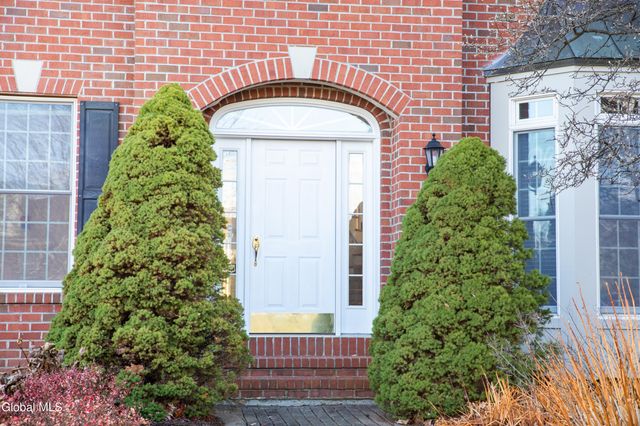 4 Hilander Drive, Colonie, NY 12211