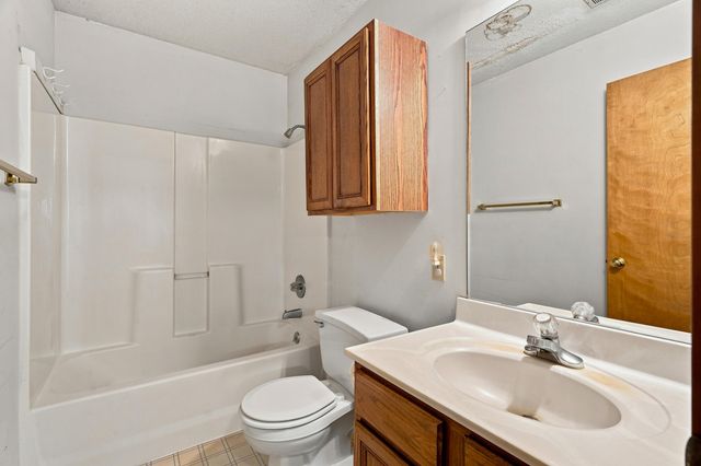 4808 E PRAIRIE CIR, Columbia, MO 65201