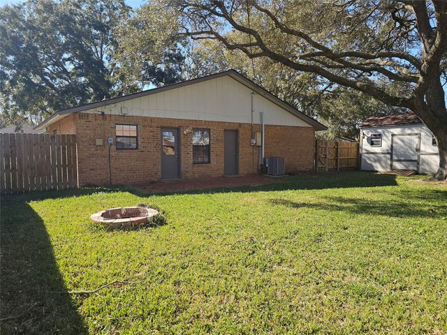 2207 Gontier Drive, Bay City, TX 77414