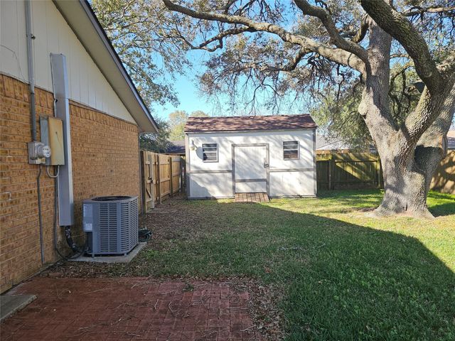 2207 Gontier Drive, Bay City, TX 77414