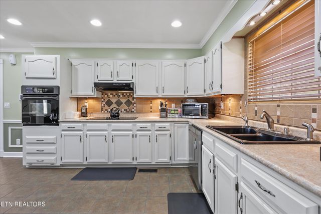 150 Holbrook Ave, Lenoir City, TN 37771