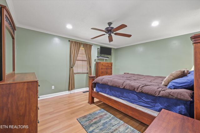 150 Holbrook Ave, Lenoir City, TN 37771