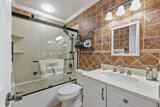 150 Holbrook Ave, Lenoir City, TN 37771