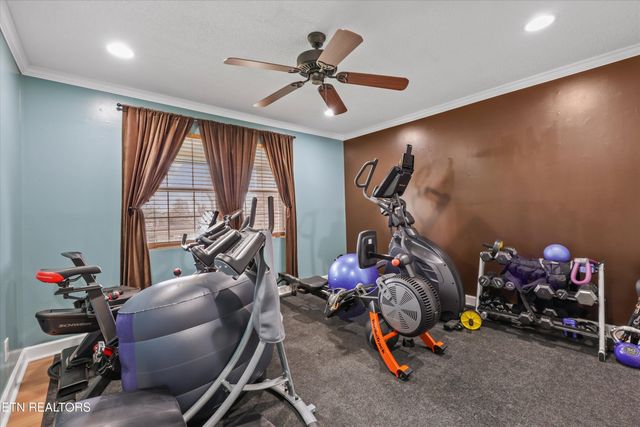 150 Holbrook Ave, Lenoir City, TN 37771