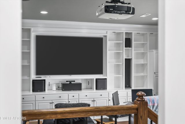 150 Holbrook Ave, Lenoir City, TN 37771