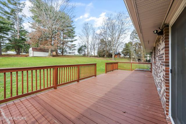 150 Holbrook Ave, Lenoir City, TN 37771