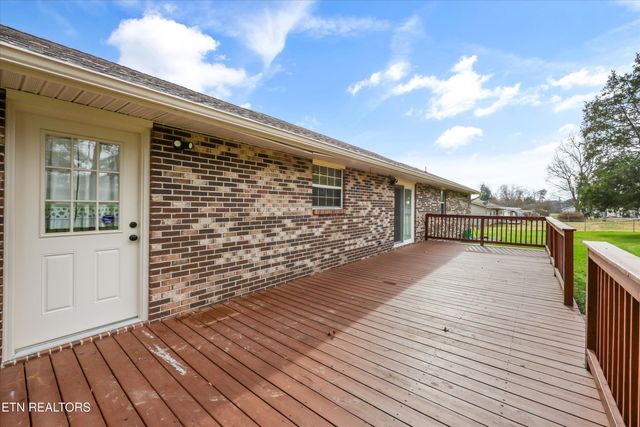 150 Holbrook Ave, Lenoir City, TN 37771