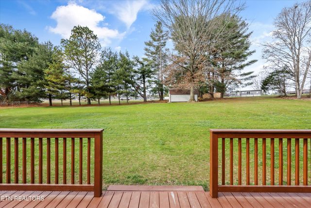 150 Holbrook Ave, Lenoir City, TN 37771