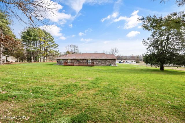 150 Holbrook Ave, Lenoir City, TN 37771