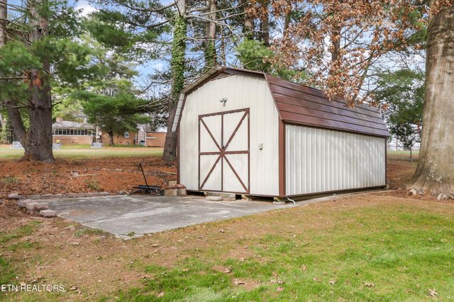 150 Holbrook Ave, Lenoir City, TN 37771