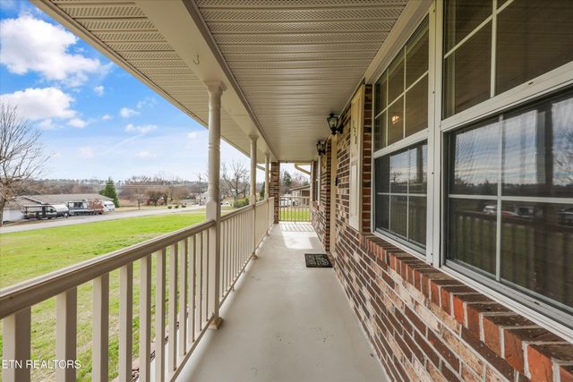 150 Holbrook Ave, Lenoir City, TN 37771