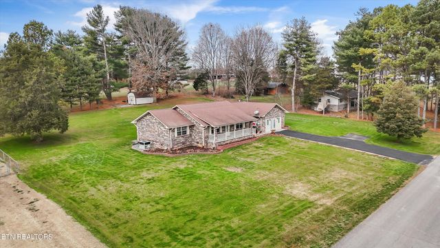 150 Holbrook Ave, Lenoir City, TN 37771