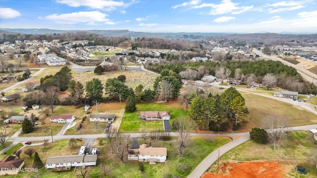 150 Holbrook Ave, Lenoir City, TN 37771