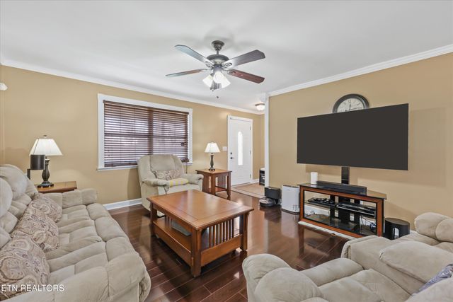 150 Holbrook Ave, Lenoir City, TN 37771