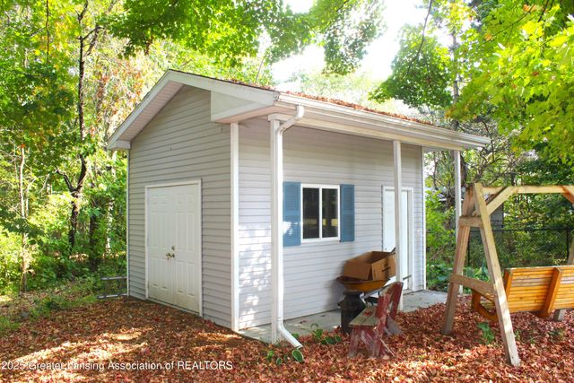 138 Canterbury Drive, Charlotte, MI 48813