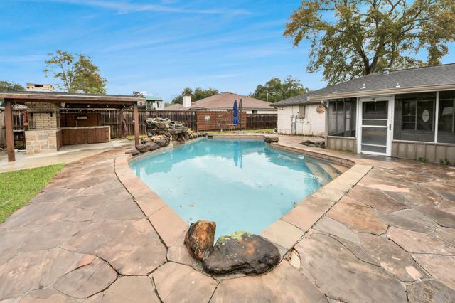 11830 Burlingame Drive, Houston, TX 77099