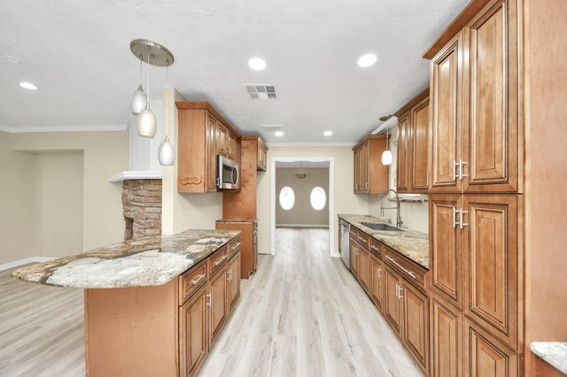 11830 Burlingame Drive, Houston, TX 77099