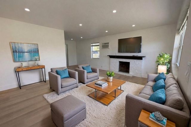 2000 Seminole Boulevard, West Palm Beach, FL 33409