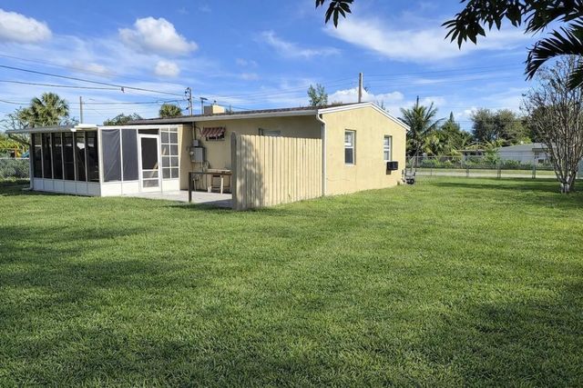 2000 Seminole Boulevard, West Palm Beach, FL 33409