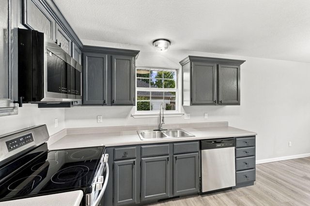 407 Wampler Drive, Clever, MO 65631