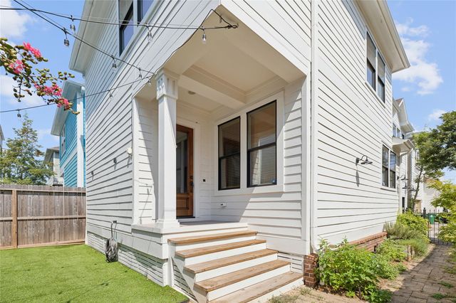 1120 W 18th Street, Houston, TX 77008