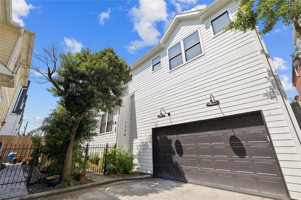1120 W 18th Street, Houston, TX 77008