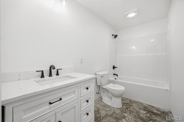 16639 Pembrooke Court, Carlyle, IL 62231