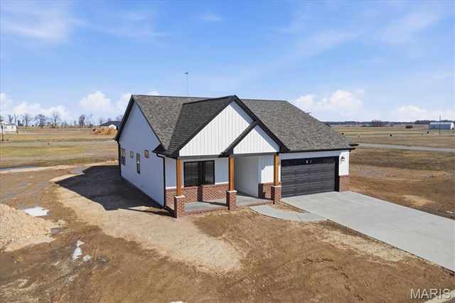 16639 Pembrooke Court, Carlyle, IL 62231