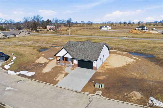 16639 Pembrooke Court, Carlyle, IL 62231