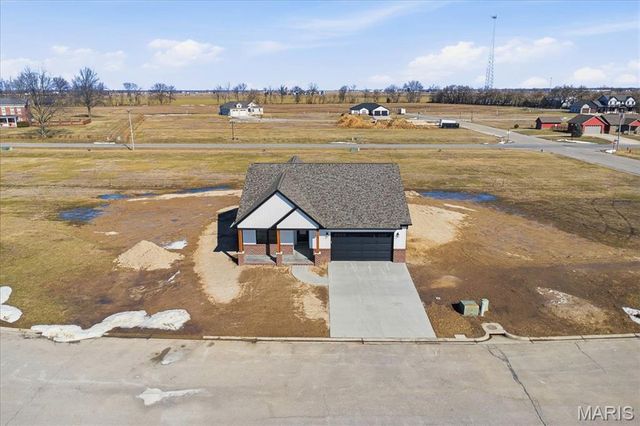 16639 Pembrooke Court, Carlyle, IL 62231