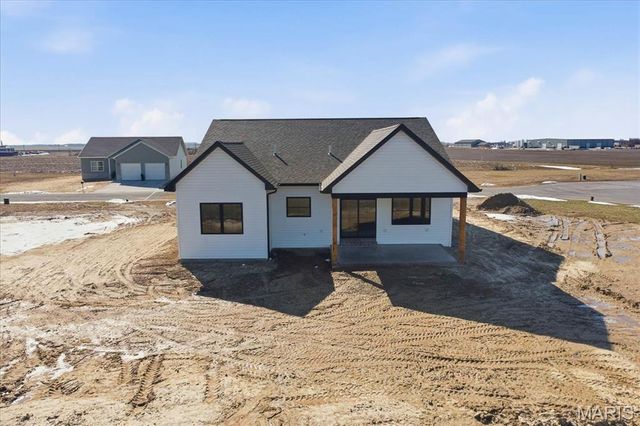 16639 Pembrooke Court, Carlyle, IL 62231