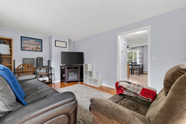 24a Fairway Road, Londonderry, NH 03053