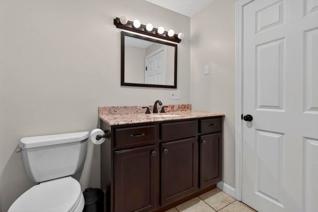 24a Fairway Road, Londonderry, NH 03053