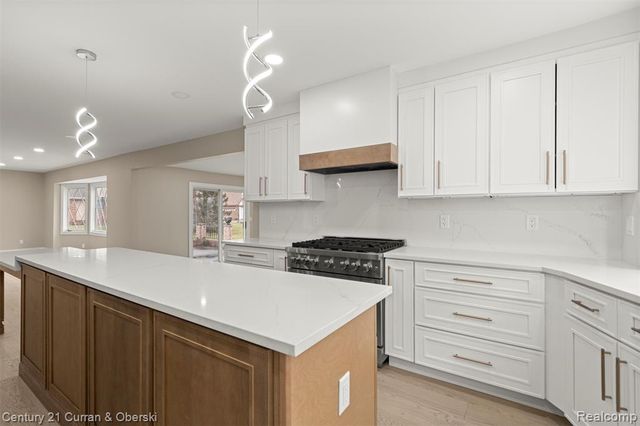 20154 Riverside Drive, Livonia, MI 48152