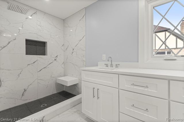 20154 Riverside Drive, Livonia, MI 48152