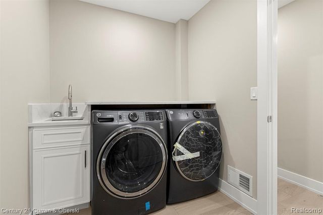 20154 Riverside Drive, Livonia, MI 48152