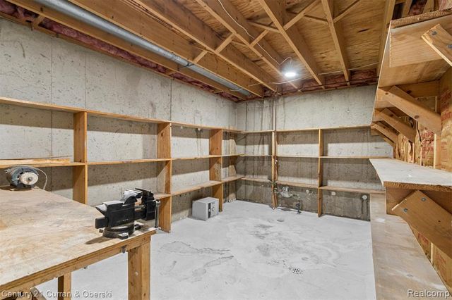 20154 Riverside Drive, Livonia, MI 48152